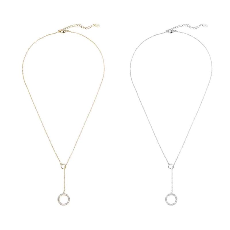 Halskæde, guld- eller sølvfarvet, vedhæng udformet som ring med små sten, justerbar